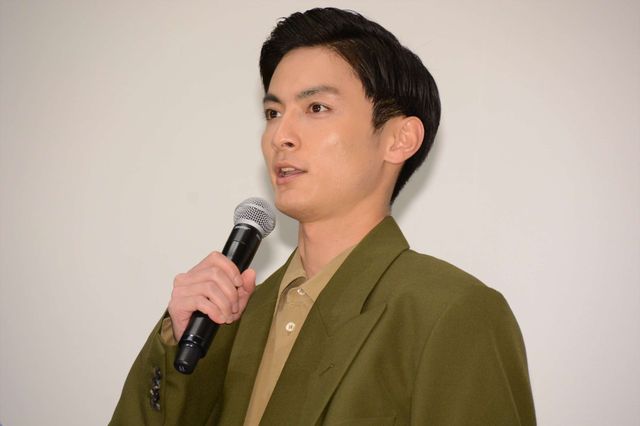 高良健吾、中島貞夫監督からの手紙にハニカミ『多十郎殉愛記』公開記念舞台あいさつ（4枚目）