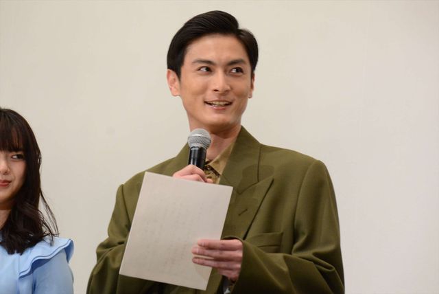 高良健吾、中島貞夫監督からの手紙にハニカミ『多十郎殉愛記』公開記念舞台あいさつ（12枚目）