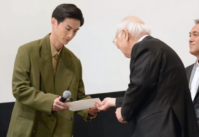 高良健吾、中島貞夫監督からの手紙にハニカミ『多十郎殉愛記』公開記念舞台あいさつ（16枚目）