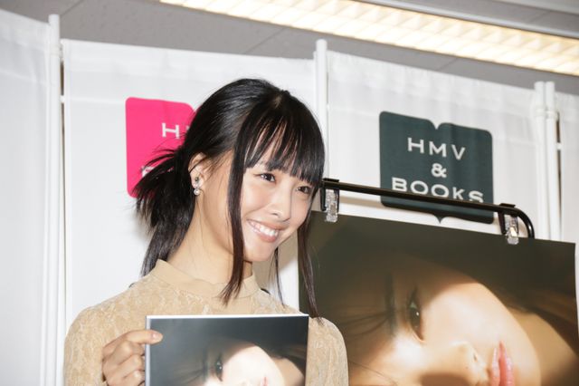 大友花恋、20歳のお祝いにビックリ！3rd写真集「Karen3」発売記念イベント：フォトギャラリー