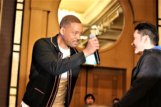 ウィル・スミス＆ノオミ・ラパス提灯もって登場！「ブライト」来日会見：フォトギャラリー