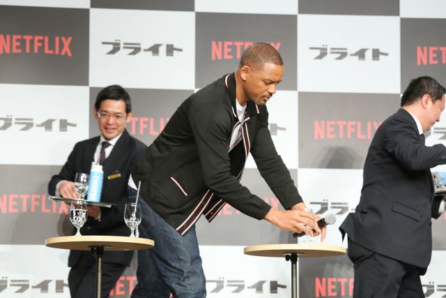 ウィル・スミス＆ノオミ・ラパス提灯もって登場！「ブライト」来日会見（7枚目）
