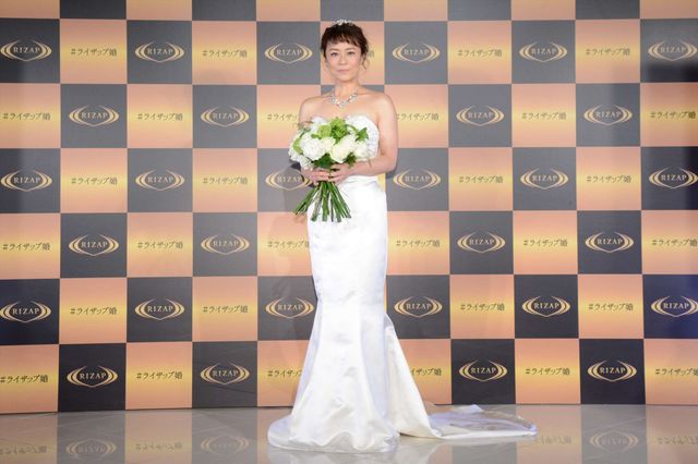 佐藤仁美、結果にコミット！体重12.2kg減＆ウエスト20.5cm減＆体脂肪10.5％減！【写真19枚】（13枚目）