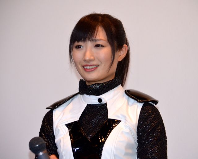 武田梨奈ら新作初日にコスプレで登場! 金子修介監督を蹴りで祝福? 画像ギャラリー:フォトギャラリー