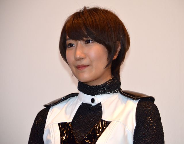 武田梨奈ら新作初日にコスプレで登場！　金子修介監督を蹴りで祝福？　画像ギャラリー（3枚目）