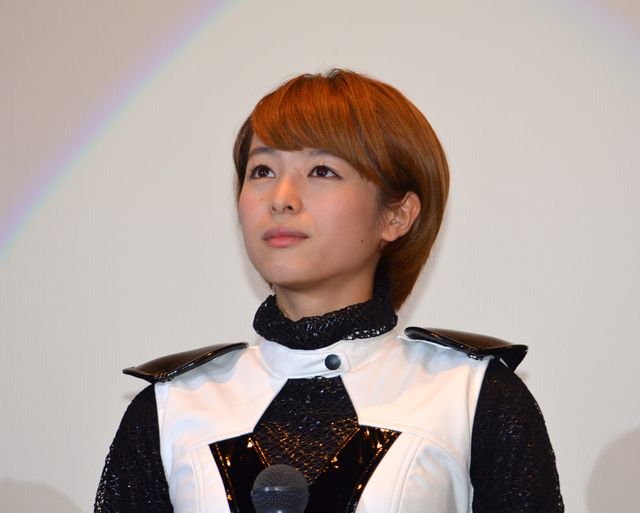 武田梨奈ら新作初日にコスプレで登場！　金子修介監督を蹴りで祝福？　画像ギャラリー（6枚目）