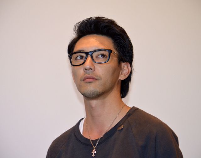 武田梨奈ら新作初日にコスプレで登場！　金子修介監督を蹴りで祝福？　画像ギャラリー（9枚目）