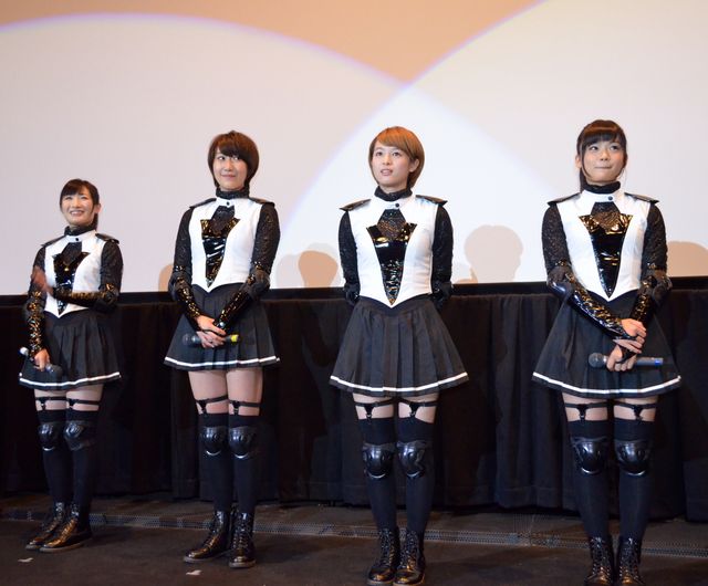 武田梨奈ら新作初日にコスプレで登場！　金子修介監督を蹴りで祝福？　画像ギャラリー（10枚目）