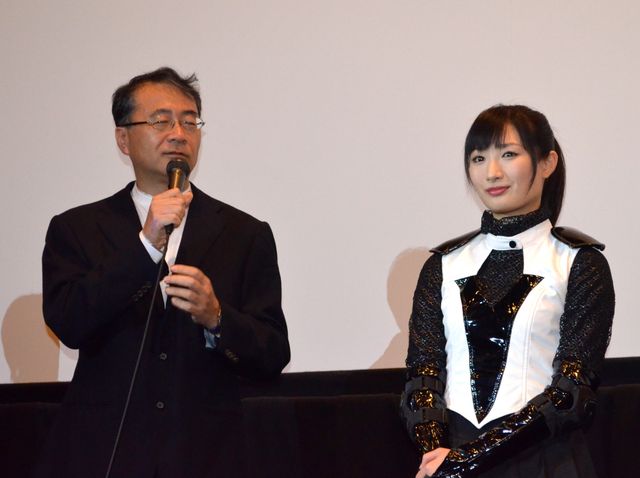 武田梨奈ら新作初日にコスプレで登場！　金子修介監督を蹴りで祝福？　画像ギャラリー（11枚目）