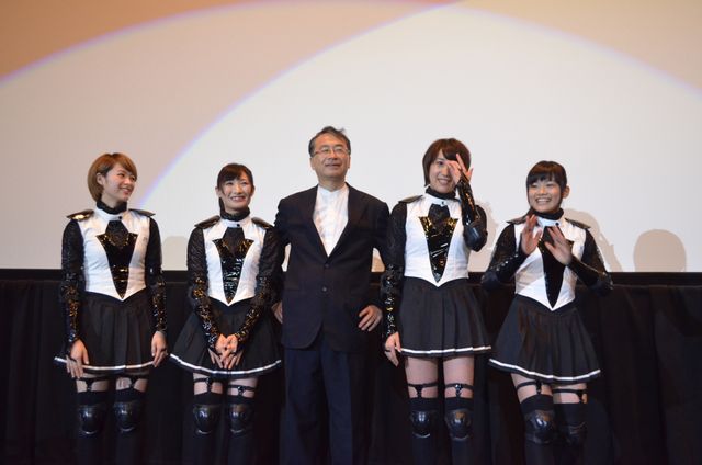 武田梨奈ら新作初日にコスプレで登場！　金子修介監督を蹴りで祝福？　画像ギャラリー（18枚目）