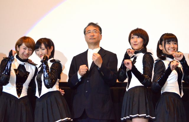 武田梨奈ら新作初日にコスプレで登場！　金子修介監督を蹴りで祝福？　画像ギャラリー（19枚目）