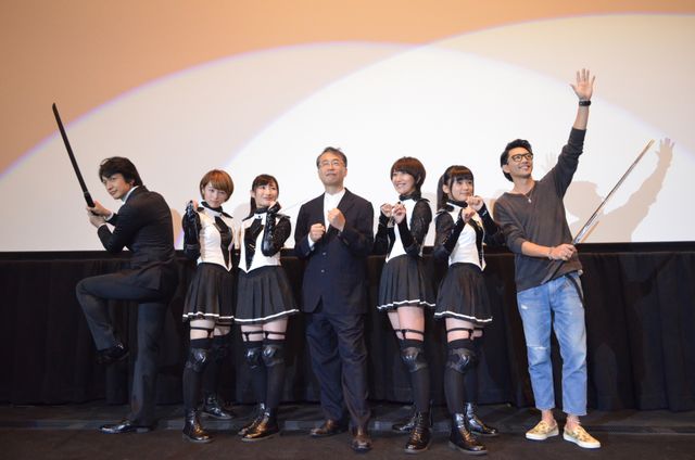 武田梨奈ら新作初日にコスプレで登場！　金子修介監督を蹴りで祝福？　画像ギャラリー（20枚目）