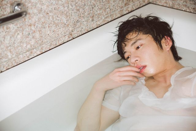 田中圭の写真集「R」より【10枚】（10枚目）