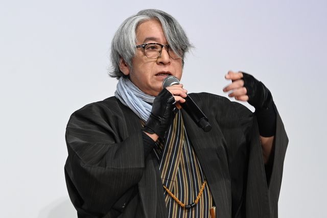 奈緒、緊張…！黒の装いで京極夏彦と登壇『死ねばいいのに』完成披露の様子（4枚目）