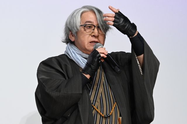 奈緒、緊張…！黒の装いで京極夏彦と登壇『死ねばいいのに』完成披露の様子（15枚目）