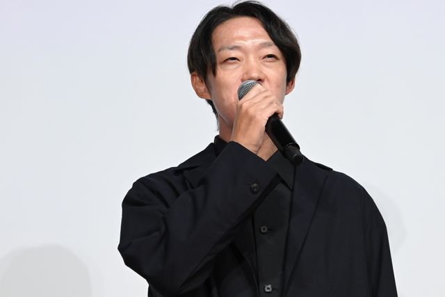 奈緒、緊張…！黒の装いで京極夏彦と登壇『死ねばいいのに』完成披露の様子（20枚目）