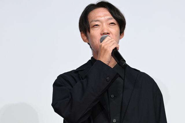 奈緒、緊張…！黒の装いで京極夏彦と登壇『死ねばいいのに』完成披露の様子（21枚目）