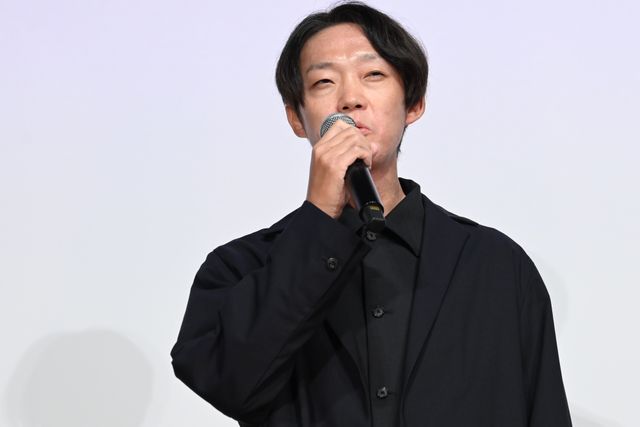 奈緒、緊張…！黒の装いで京極夏彦と登壇『死ねばいいのに』完成披露の様子（22枚目）