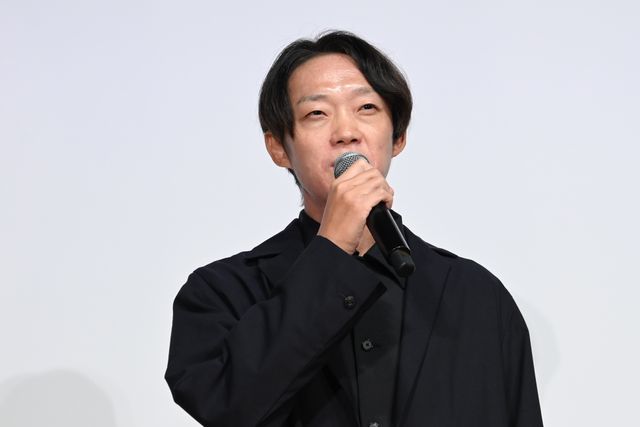 奈緒、緊張…！黒の装いで京極夏彦と登壇『死ねばいいのに』完成披露の様子（23枚目）