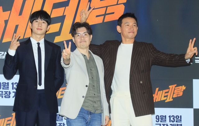 ファン・ジョンミン＆チョン・へイン、映画『ベテラン2』制作報告会の様子（3枚目）