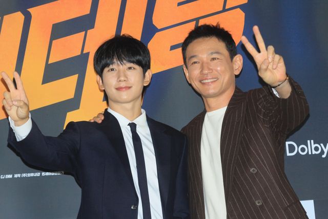 ファン・ジョンミン＆チョン・へイン、映画『ベテラン2』制作報告会の様子（5枚目）