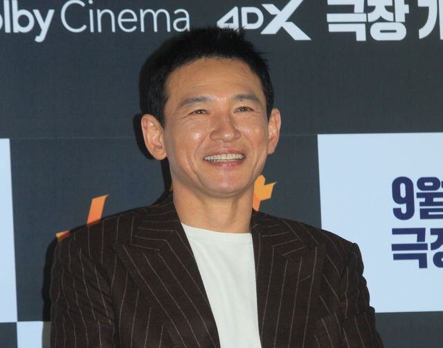 ファン・ジョンミン＆チョン・へイン、映画『ベテラン2』制作報告会の様子（11枚目）