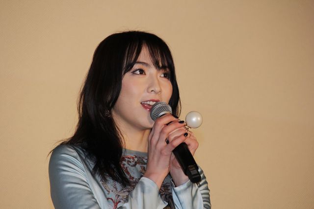 知英『レオン』公開初日舞台あいさつ（2枚目）