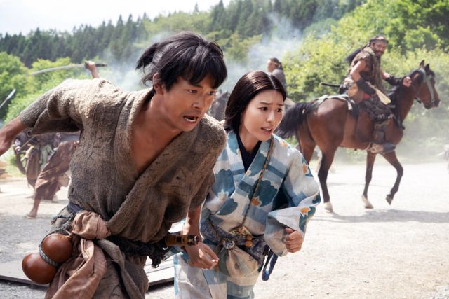 豊臣秀長（仲野太賀）のビフォアアフターが凄すぎる！「豊臣兄弟！」第1回場面写真（7枚目）