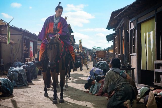 豊臣秀長（仲野太賀）のビフォアアフターが凄すぎる！「豊臣兄弟！」第1回場面写真（13枚目）