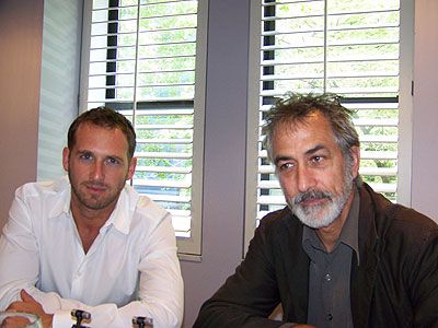 ジョシュ・ルーカス(左)とデヴィッド・ストラザーン