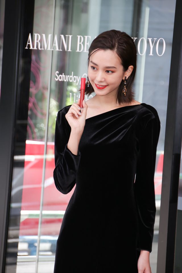 美しすぎ！桐谷美玲が黒のロングドレス姿で登場（5枚目）