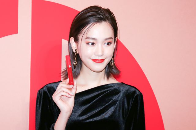 美しすぎ！桐谷美玲が黒のロングドレス姿で登場（8枚目）