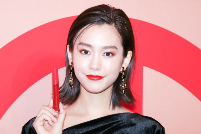 美しすぎ！桐谷美玲が黒のロングドレス姿で登場（9枚目）