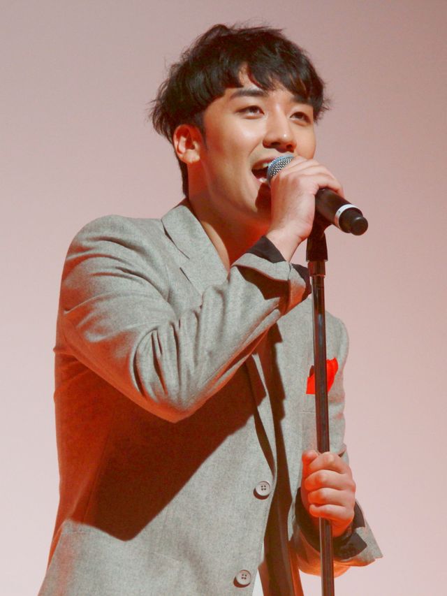 BIGBANGのV.I、瀧本美織にむちゃぶり！「指恋（ゆびこい）～君に贈るメッセージ～」配信記念イベント（3枚目）