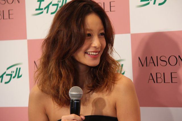 妊娠7か月でもスリム！西山茉希フォトギャラリー（3枚目）