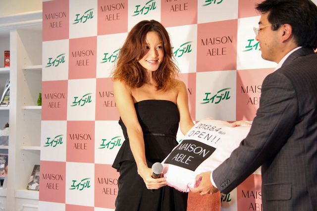 妊娠7か月でもスリム！西山茉希フォトギャラリー（4枚目）