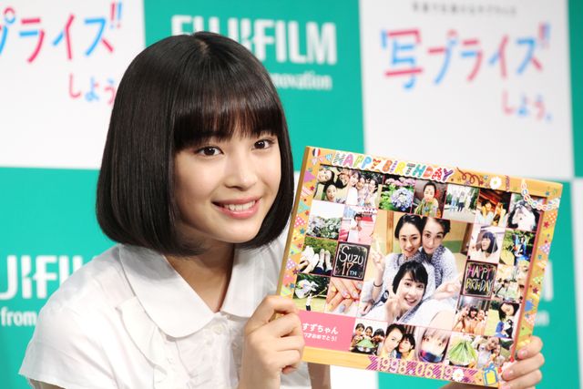 広瀬すず、全身白で夏らしく！富士フイルム新プロモ発表会：フォトギャラリー