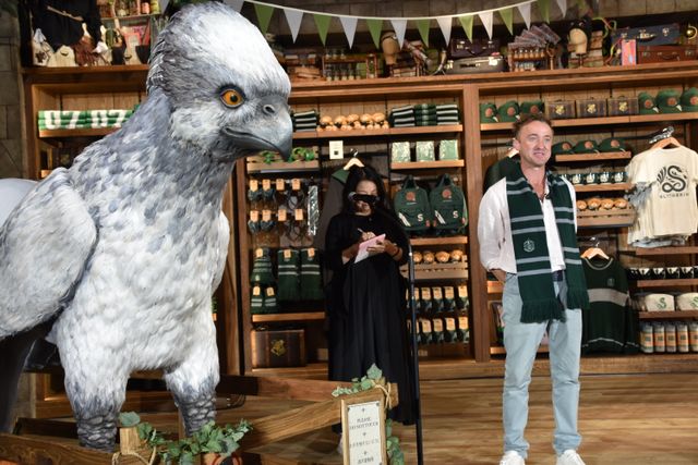 マルフォイ役トム・フェルトンにハグされ歓喜するtimelesz松島聡！（2枚目）