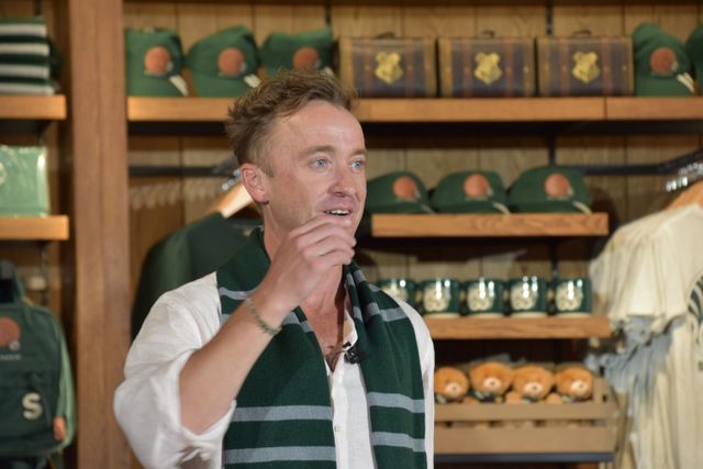 マルフォイ役トム・フェルトンにハグされ歓喜するtimelesz松島聡！（3枚目）