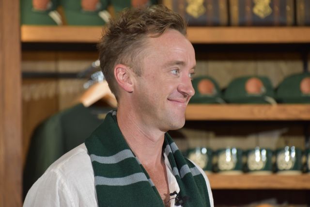 マルフォイ役トム・フェルトンにハグされ歓喜するtimelesz松島聡！（4枚目）