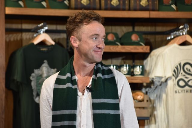 マルフォイ役トム・フェルトンにハグされ歓喜するtimelesz松島聡！（5枚目）