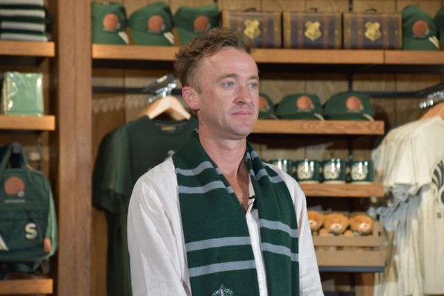 マルフォイ役トム・フェルトンにハグされ歓喜するtimelesz松島聡！（6枚目）