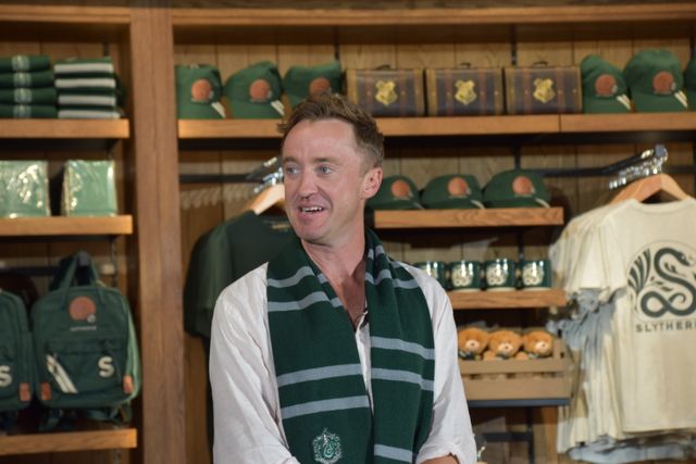 マルフォイ役トム・フェルトンにハグされ歓喜するtimelesz松島聡！（8枚目）