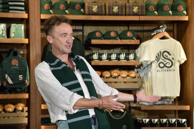 マルフォイ役トム・フェルトンにハグされ歓喜するtimelesz松島聡！（10枚目）