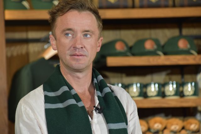 マルフォイ役トム・フェルトンにハグされ歓喜するtimelesz松島聡！（11枚目）