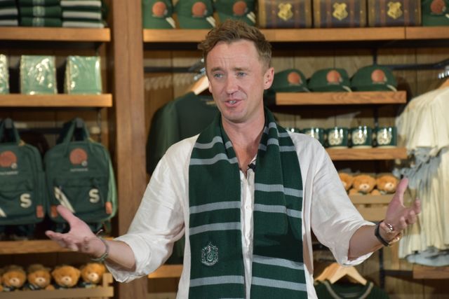 マルフォイ役トム・フェルトンにハグされ歓喜するtimelesz松島聡！（13枚目）