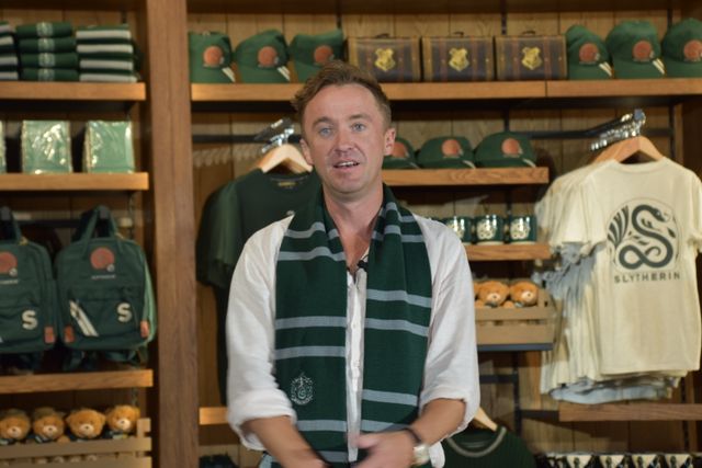 マルフォイ役トム・フェルトンにハグされ歓喜するtimelesz松島聡！（14枚目）