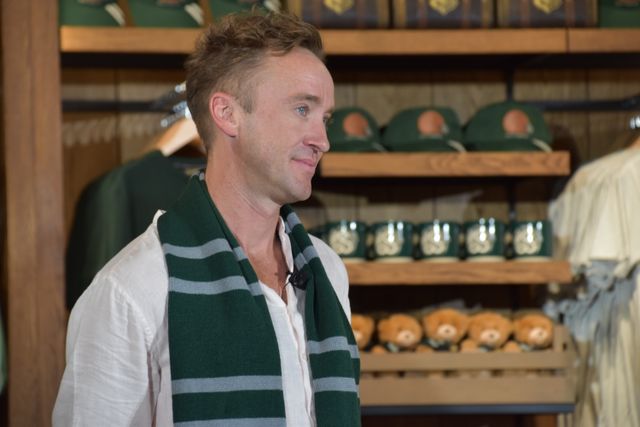 マルフォイ役トム・フェルトンにハグされ歓喜するtimelesz松島聡！（16枚目）