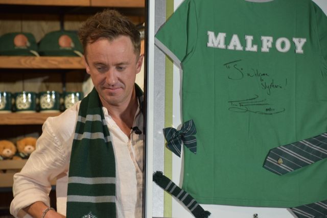 マルフォイ役トム・フェルトンにハグされ歓喜するtimelesz松島聡！（22枚目）