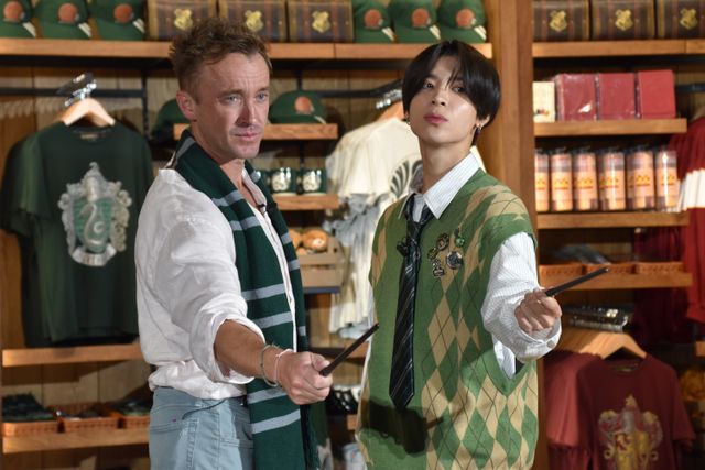 マルフォイ役トム・フェルトンにハグされ歓喜するtimelesz松島聡！（23枚目）